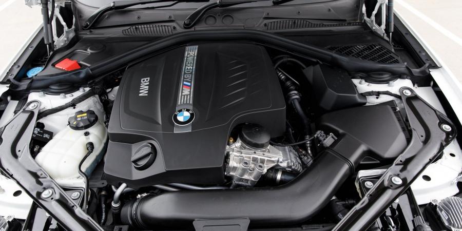 Моторный отсек BMW M2 Coupe Pure (F87) 2017 года  (AU) (фото 19 из 27)